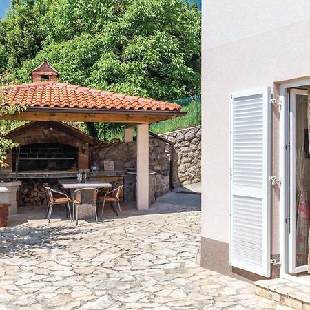 1 Bedroom Cozy Apartment In Ičići Buitenkant foto