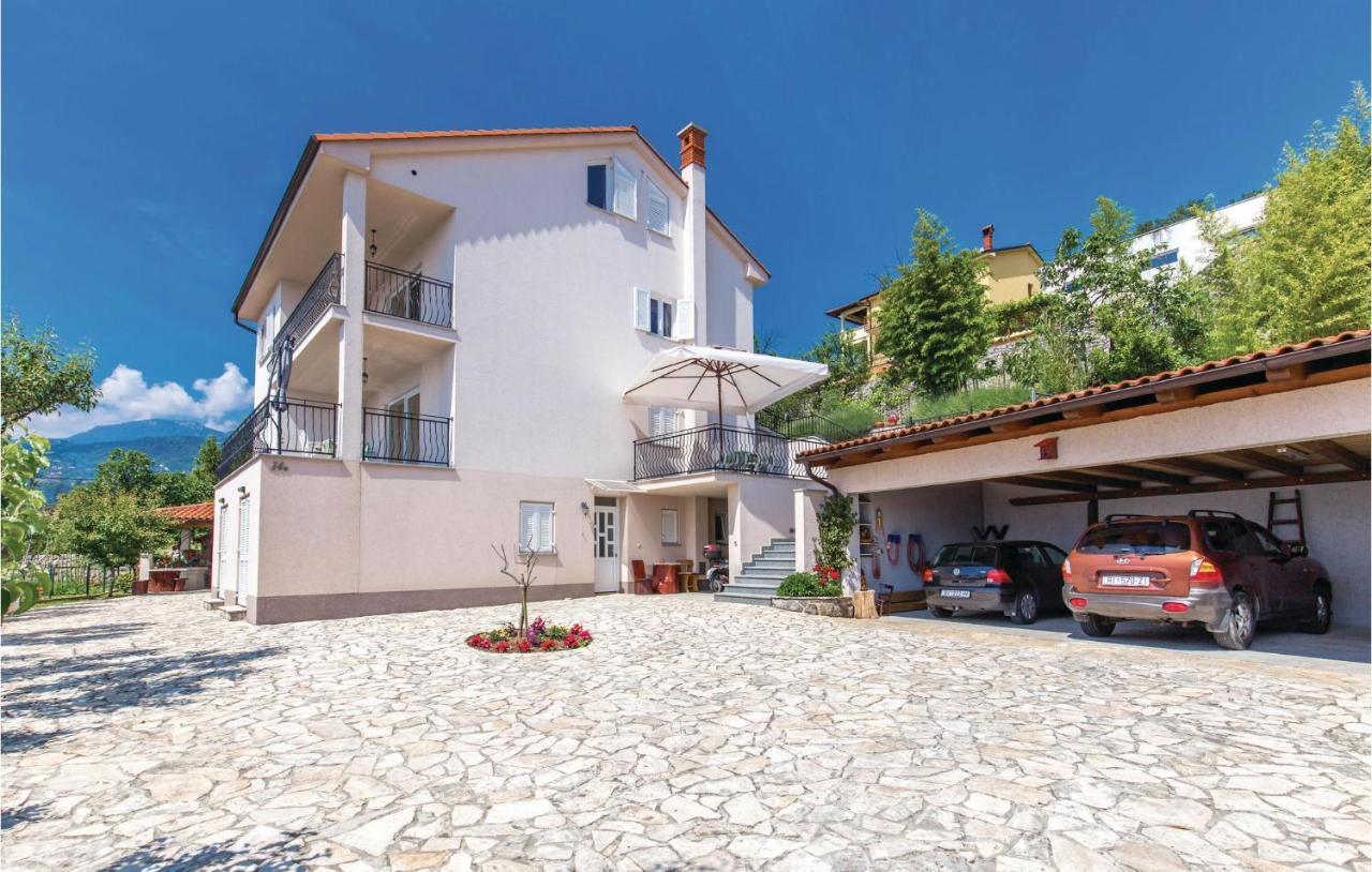 1 Bedroom Cozy Apartment In Ičići Buitenkant foto