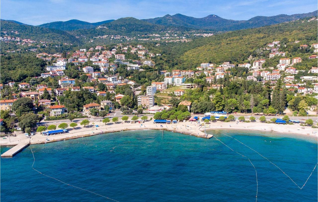 1 Bedroom Cozy Apartment In Ičići Buitenkant foto