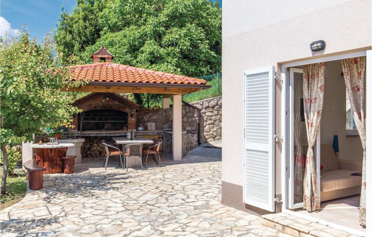 1 Bedroom Cozy Apartment In Ičići Buitenkant foto