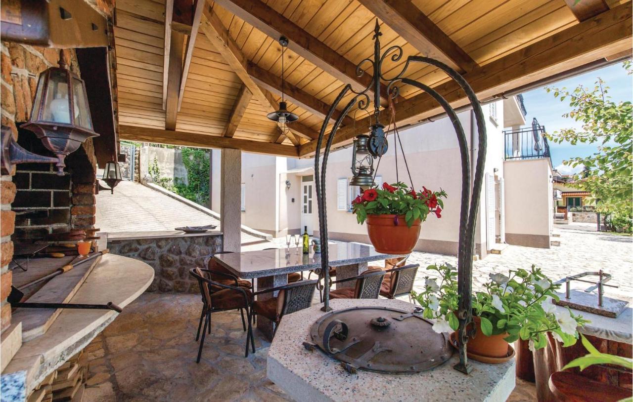1 Bedroom Cozy Apartment In Ičići Buitenkant foto
