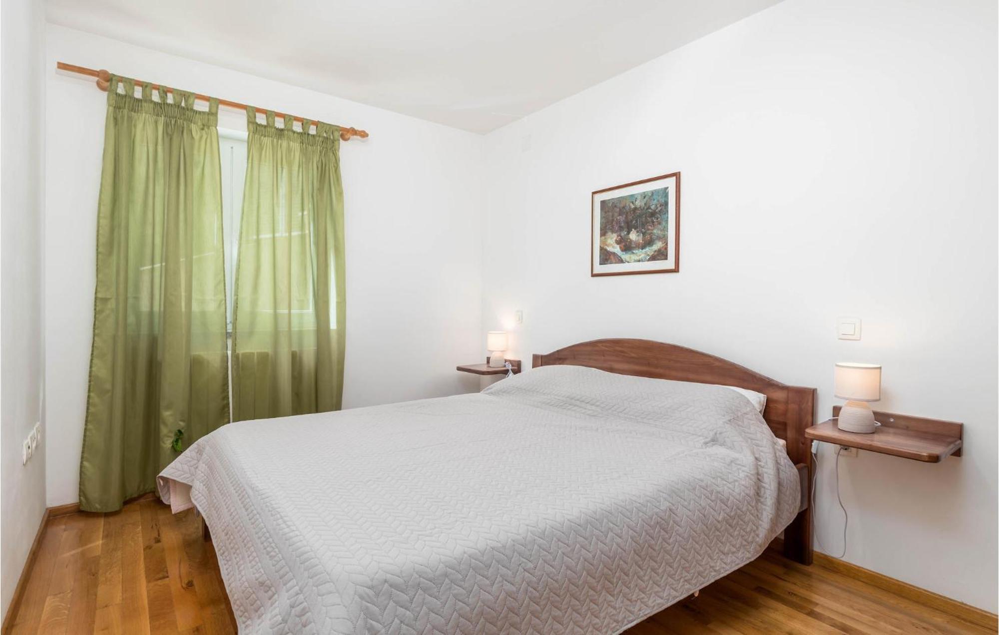 1 Bedroom Cozy Apartment In Ičići Buitenkant foto